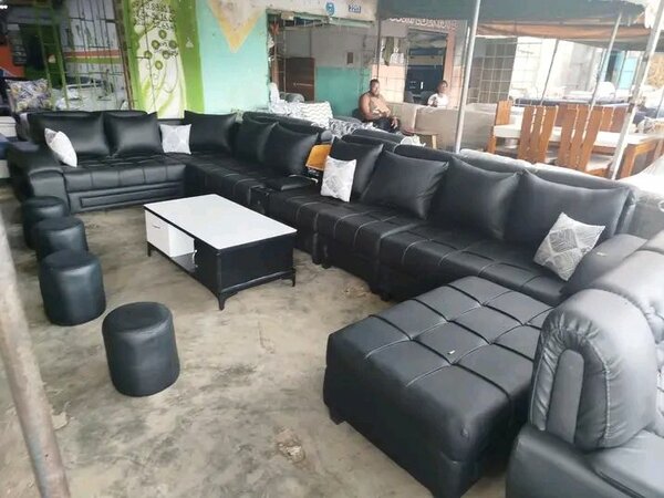 Canapé en cuir noir modulable