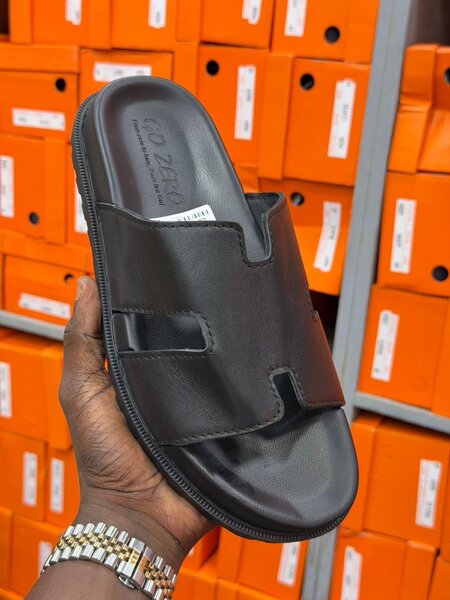 Sandales plates en cuir noir