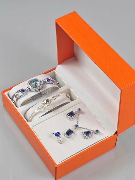 Ensemble bijou élégant argenté avec pierres bleues