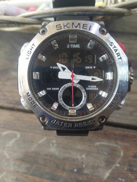 Montre sportive étanche SKMEI