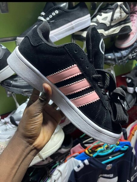 Chaussures Adidas Campus noires et roses