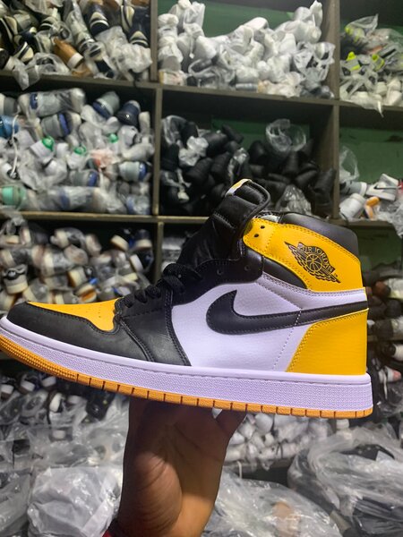 Baskets montantes jaunes et noires