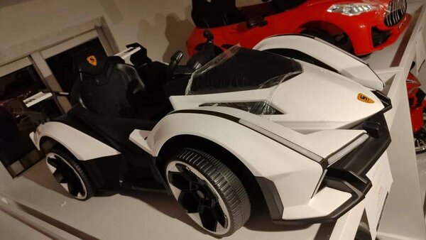 Voiture électrique enfant sport