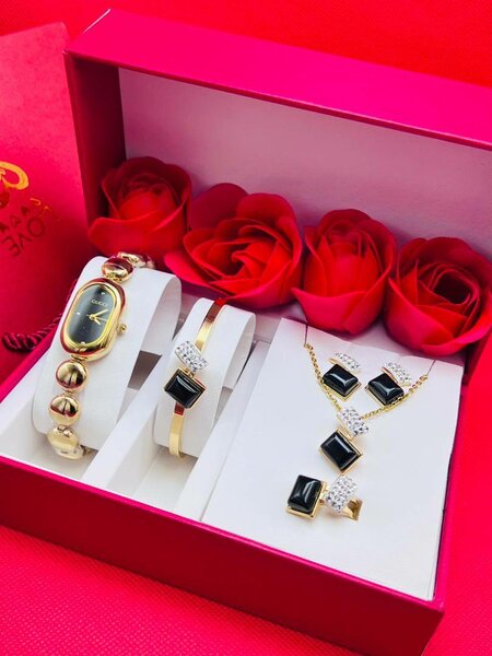 Ensemble de bijoux en or avec pierres noires