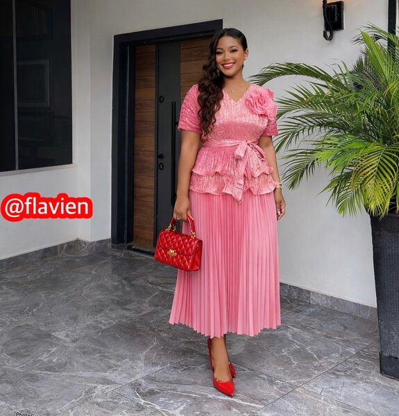 Robe mi-longue plissée avec volants pour femmes