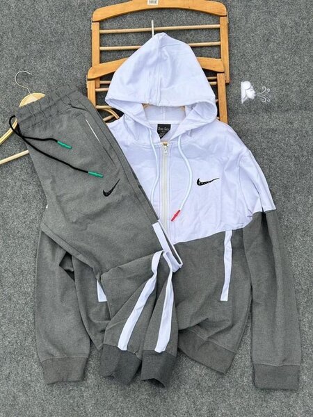 Ensemble de survêtement stylé