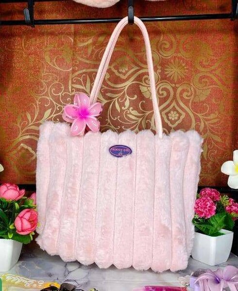 Sac à main peluche rose