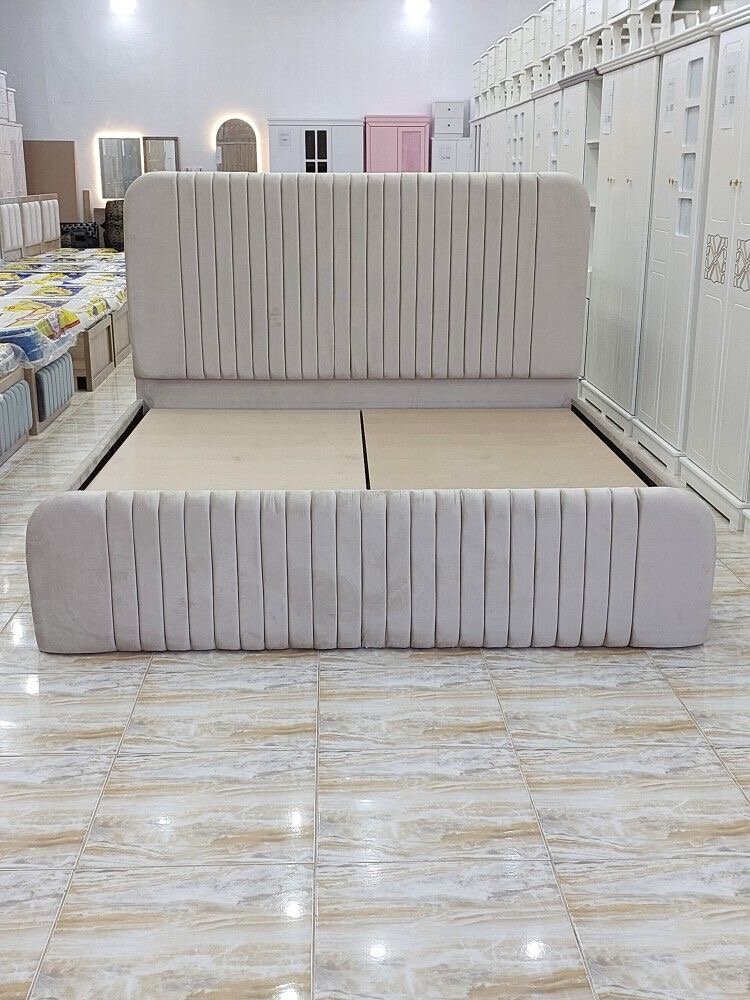 Lit double moderne capitonné