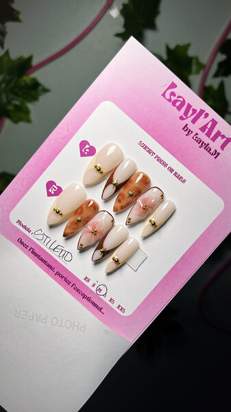 Ongles Pressés Stiletto Floral