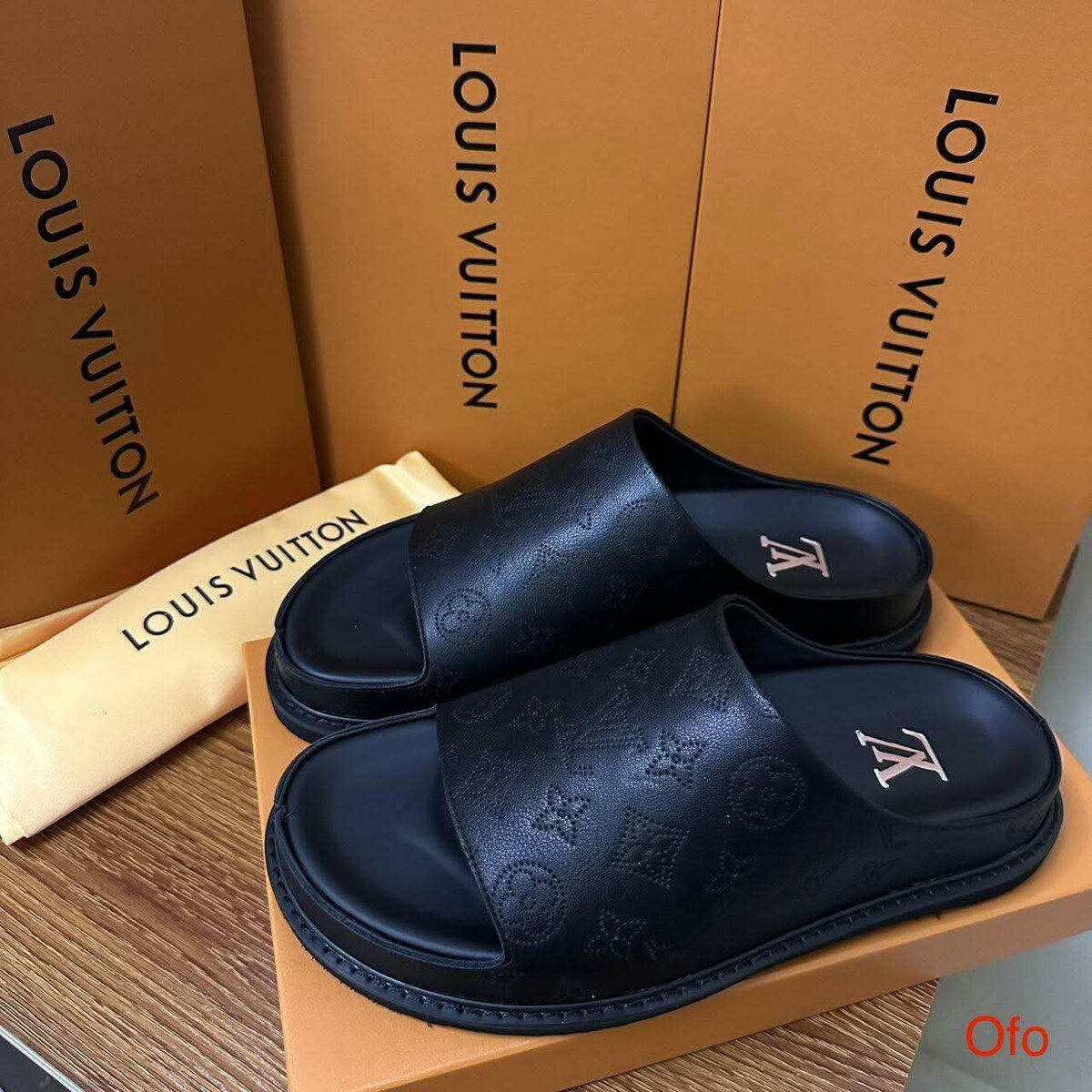 Louis Vuitton Homme Slides en Cuir