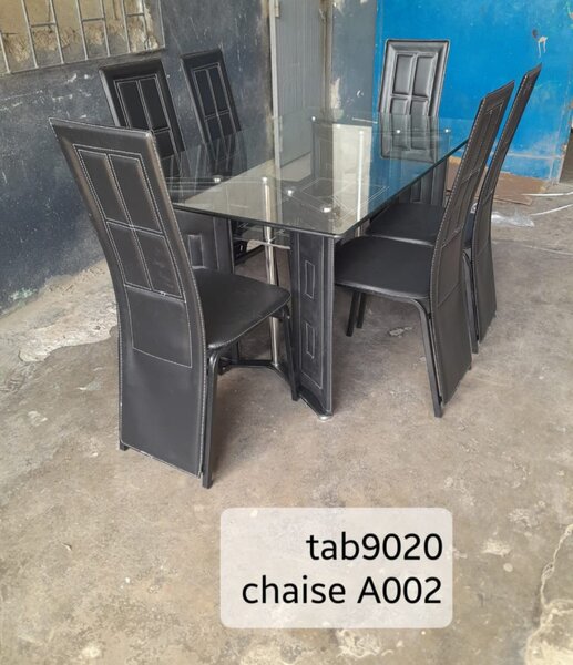 Table à manger avec chaises