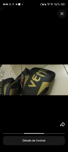 Gants de boxe Venum noirs et or