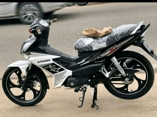 APSONIC moto noir et blanc