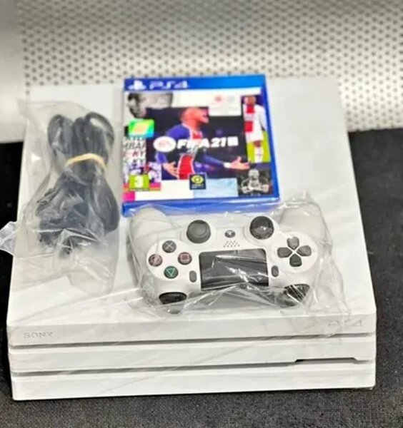 Console Sony PS5 neuve avec manette