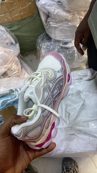 Chaussures de sport Adidas robustes