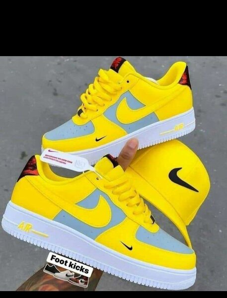 Chaussures Nike jaune et noir