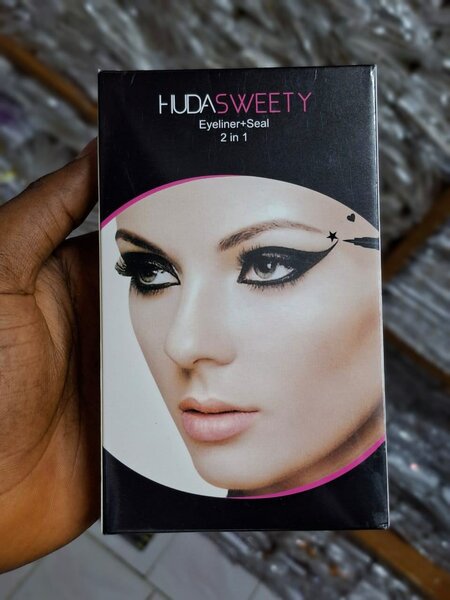 Huda Sweety Eyeliner 2-in-1