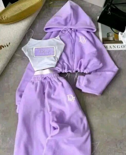 Ensemble survêtement et crop top Dior