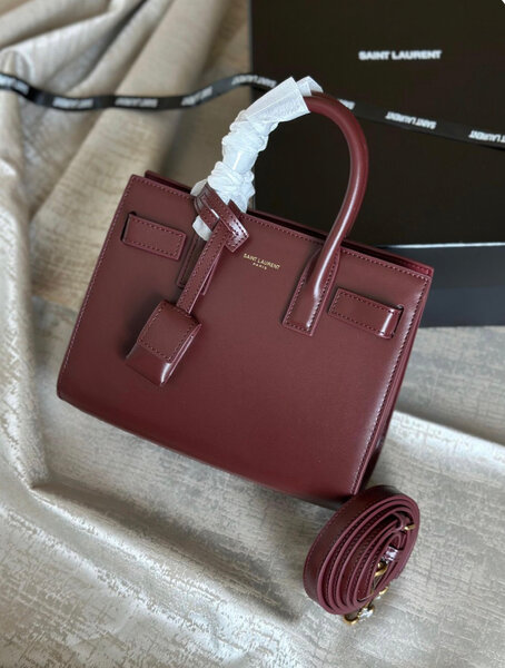 Sac à main en cuir rouge