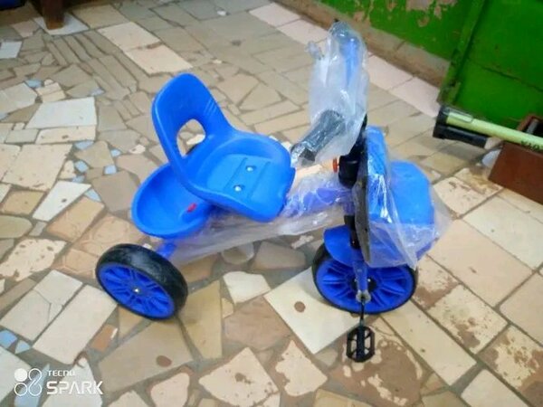 Tricycle enfant bleu