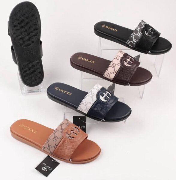 Sandales plates Gucci pour femmes