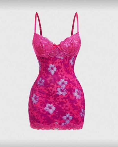 Robe courte sexy en dentelle