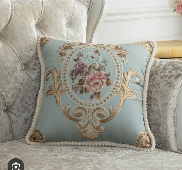 Coussins décoratifs fleuris élégants