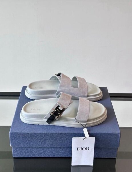 Sandales Dior élégantes