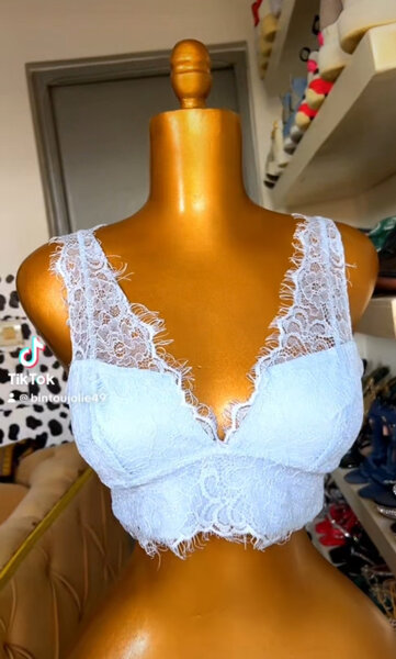 Haut féminin chic en dentelle