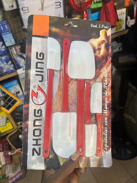 Spatules en Plastique Rouge - 3 Pièces