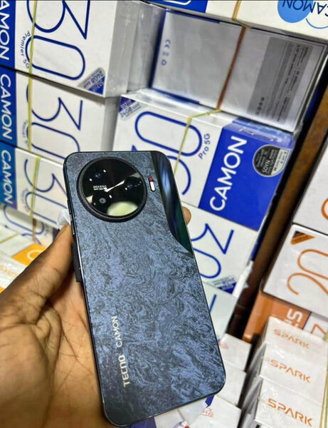 Smartphone Tecno Canon 30