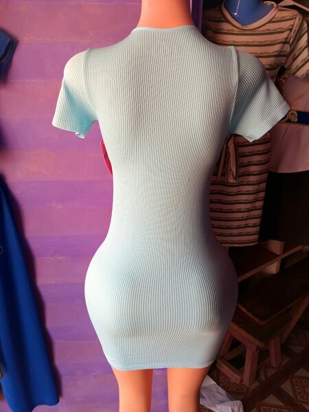 Robe courte en tricot bleu clair pour femme