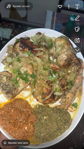 Plat d´un poulet rôti/attieke