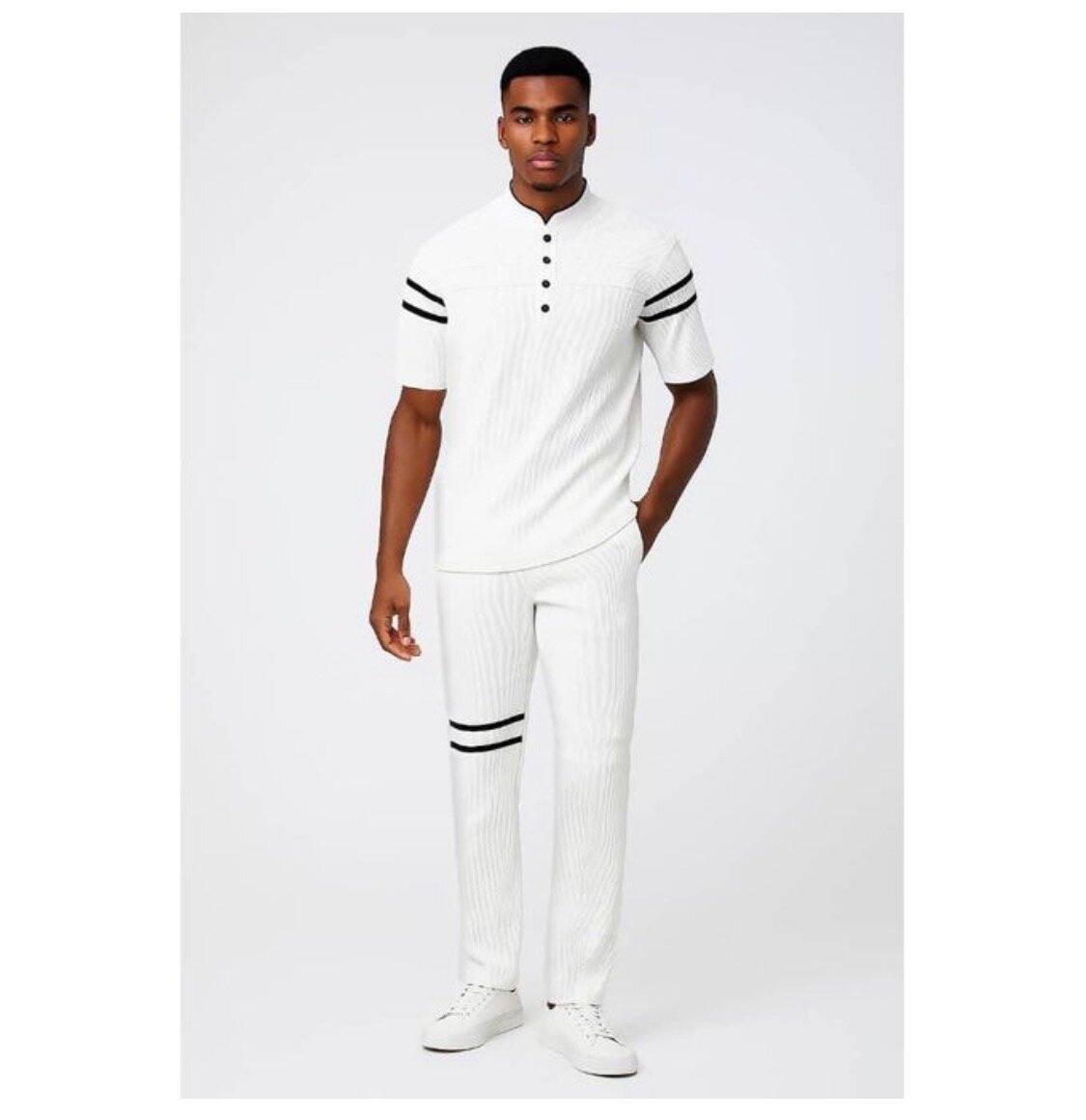 Ensemble homme blanc avec des bandes noires