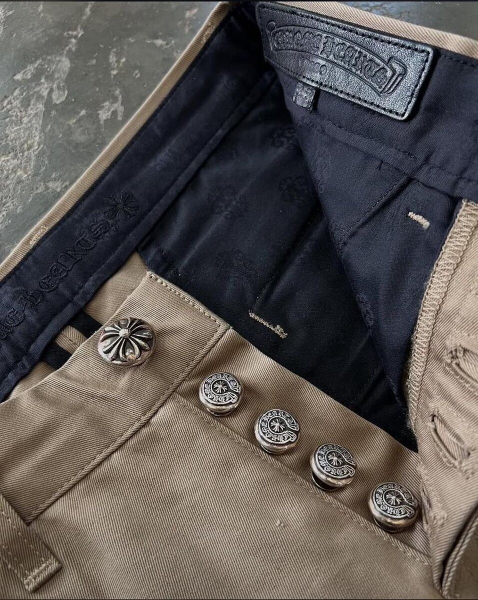 Jean beige avec motifs croisés