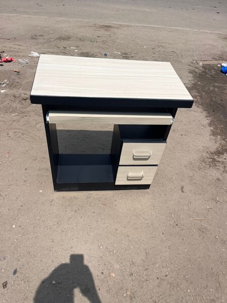 Bureau compact avec tiroirs