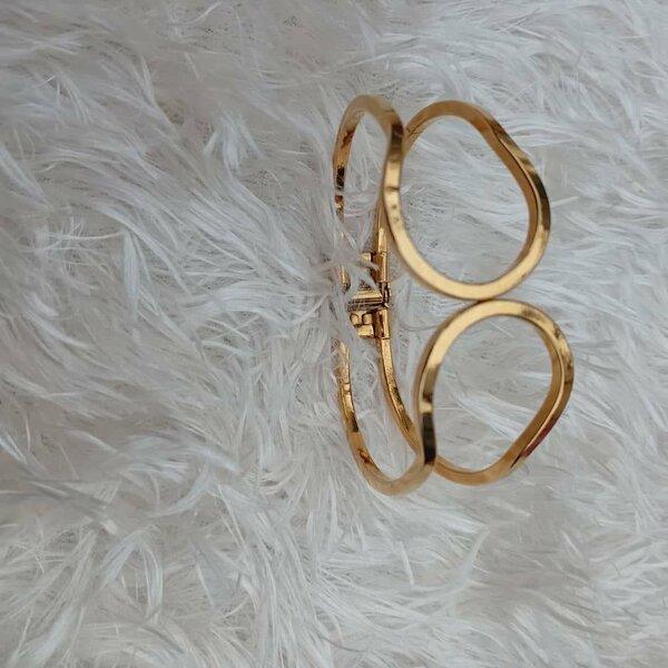 Bracelet doré élégant