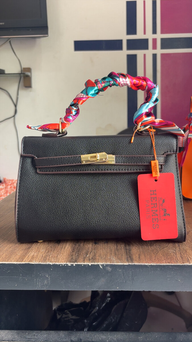 Sac à main en cuir noir HERAKLES