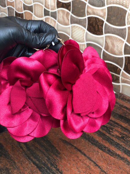 Boucles d'oreilles roses rouges