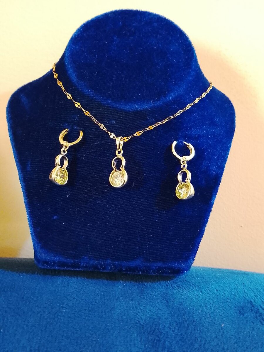 Parure Collier et Boucles d'Oreilles en Or