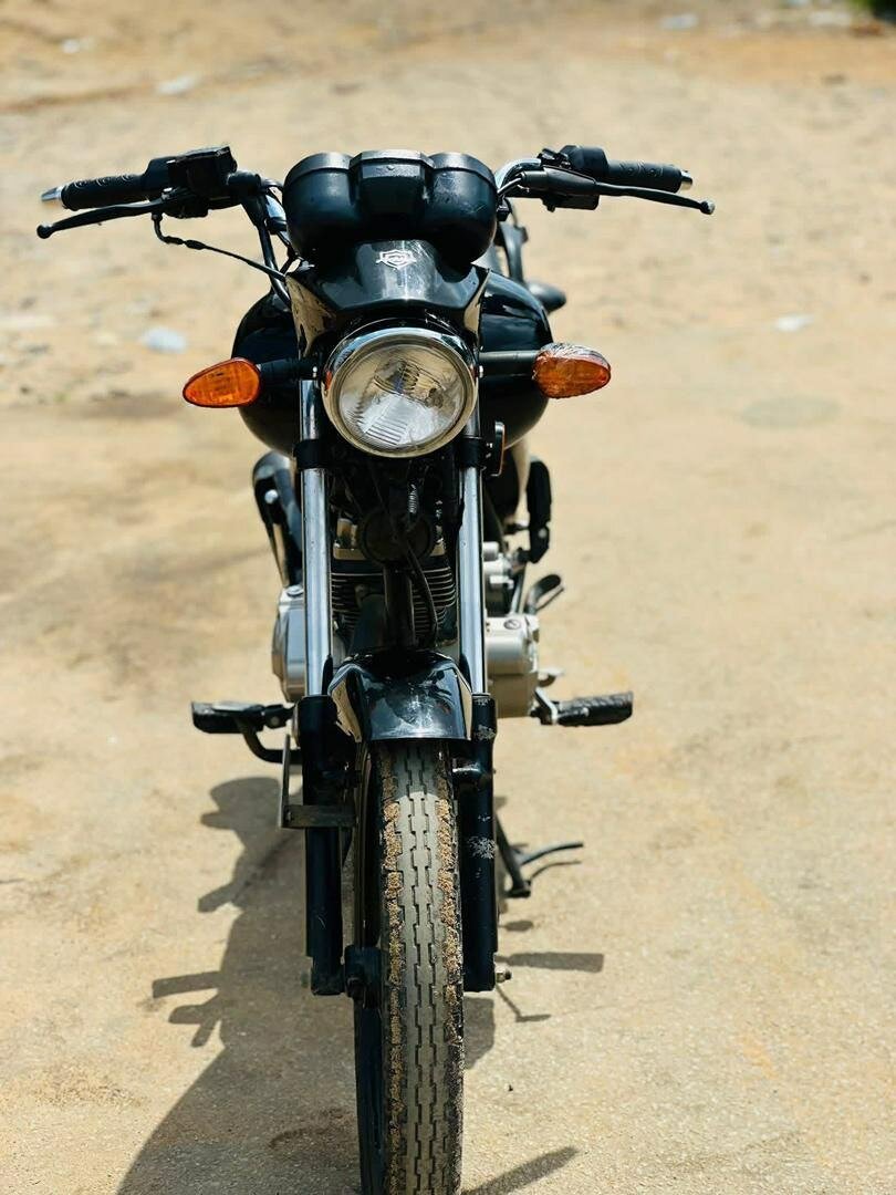 Moto noire Apsonic 125cc