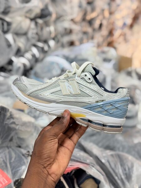 Chaussures de sport New Balance grises