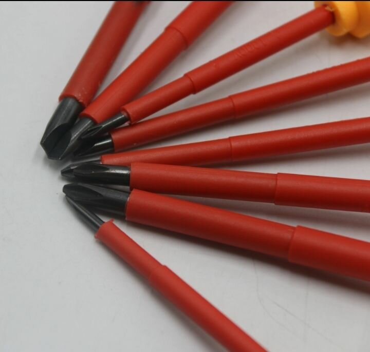 Ensemble de tournevis isolés