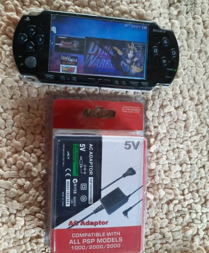 Console PSP avec accessoires - Rose & Noir