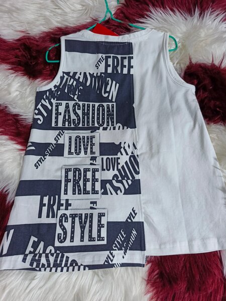 Haut sans manches..6 ans