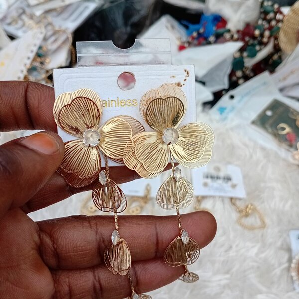 Boucles d'oreilles florales dorées