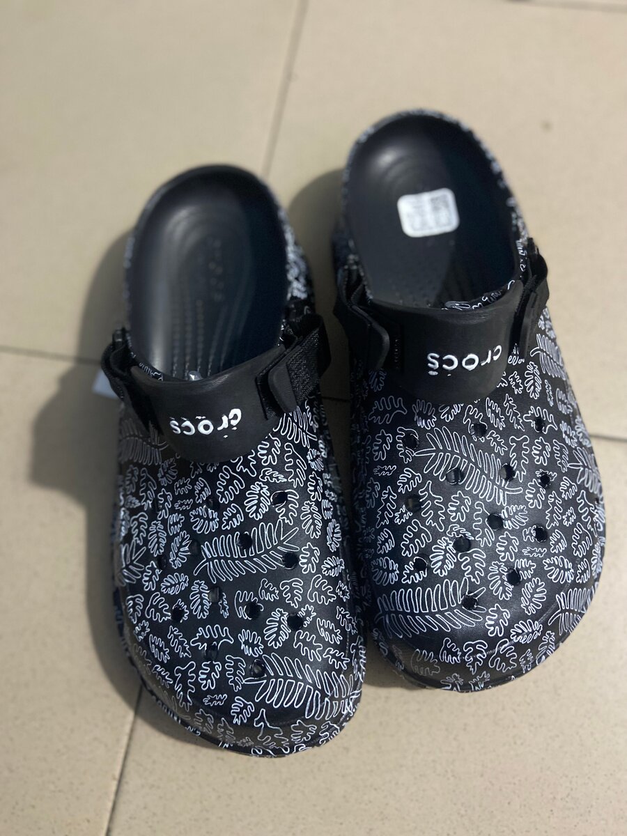 Chaussures Crocs noir décorées