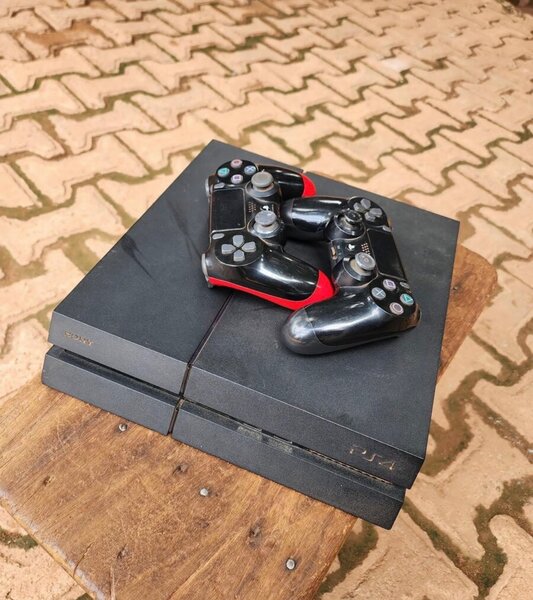 Console Sony PlayStation 4 slim 1To + 2 manettes