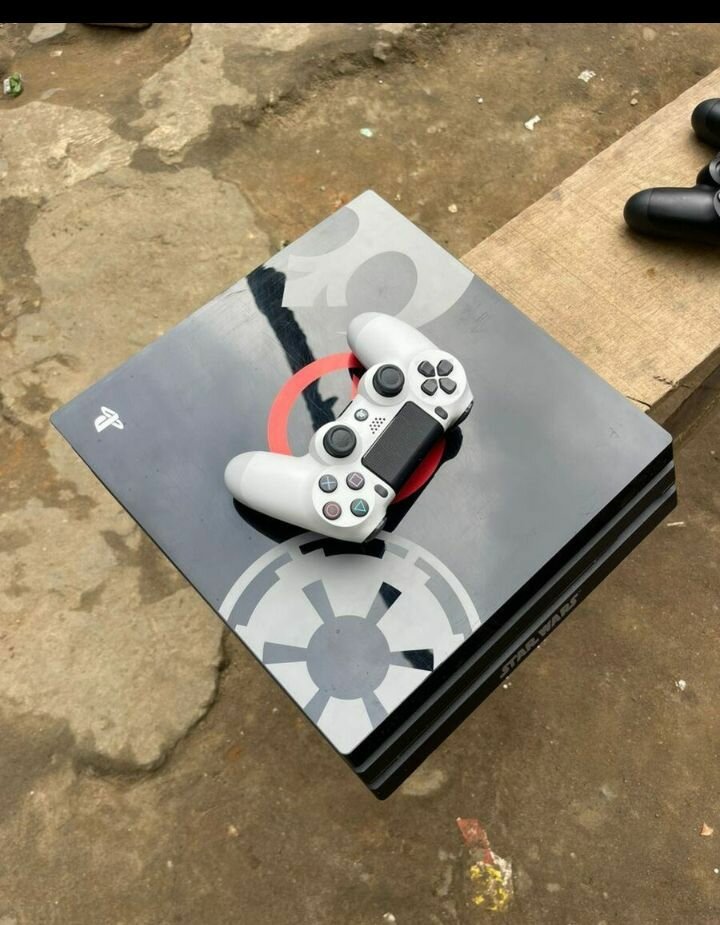 Console PS4 slim Star Wars