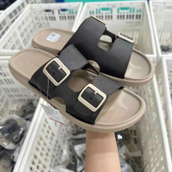 Sandales plates à boucles pour femme